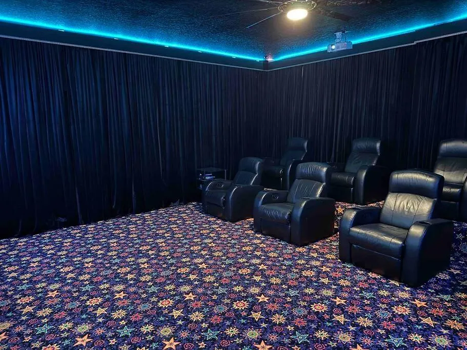 Cheerful 9Br/5Ba Pool/Spa Home Cinema Smart Tv Davenport 0*,  United States